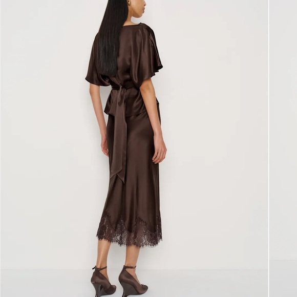 New Reformation Avery Silk Top in Black Bean Size XS - Picture 2 of 3